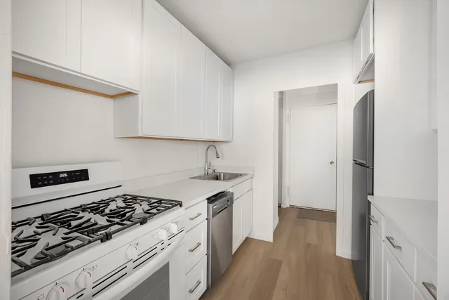 $830,000 | 1725 York Avenue, Unit 4G | Upper East Side