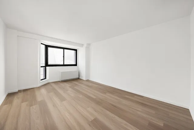 $830,000 | 1725 York Avenue, Unit 4G | Upper East Side