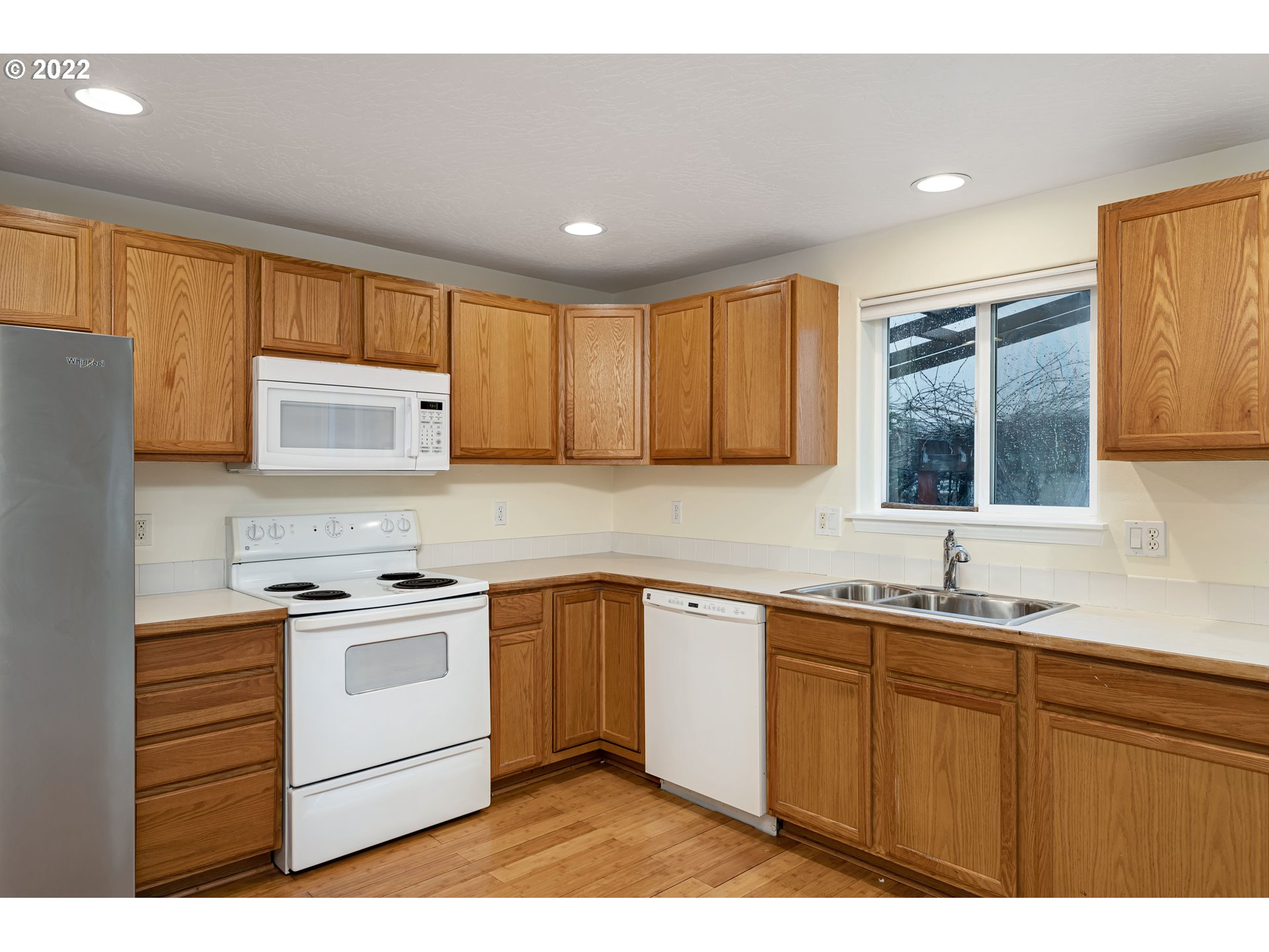 1640 South 60th Street Springfield, OR 97478 - Photo 9 of 26
