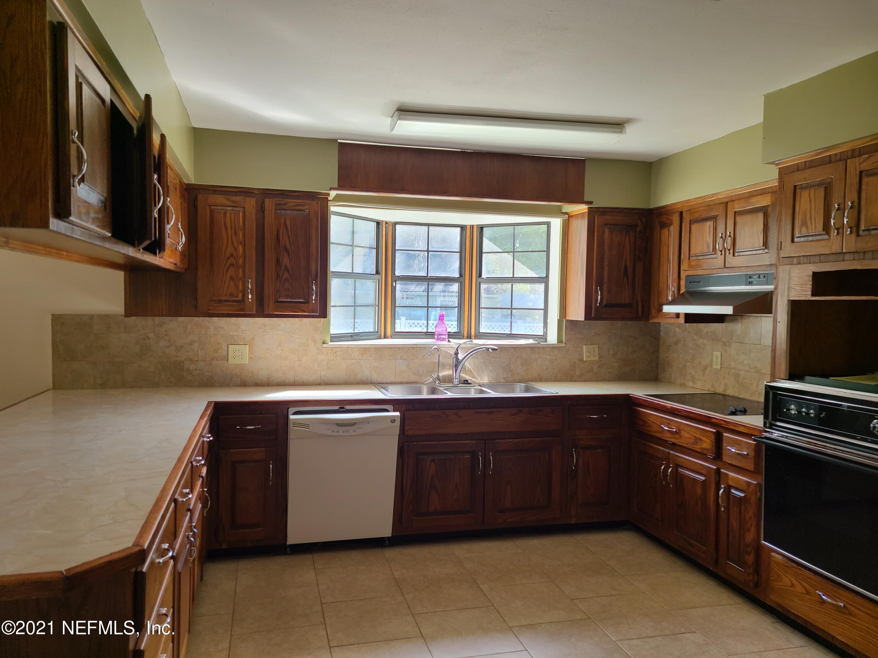 12457 Knotah Road Jacksonville, FL 32258 - Photo 4 of 13 Kitchen
