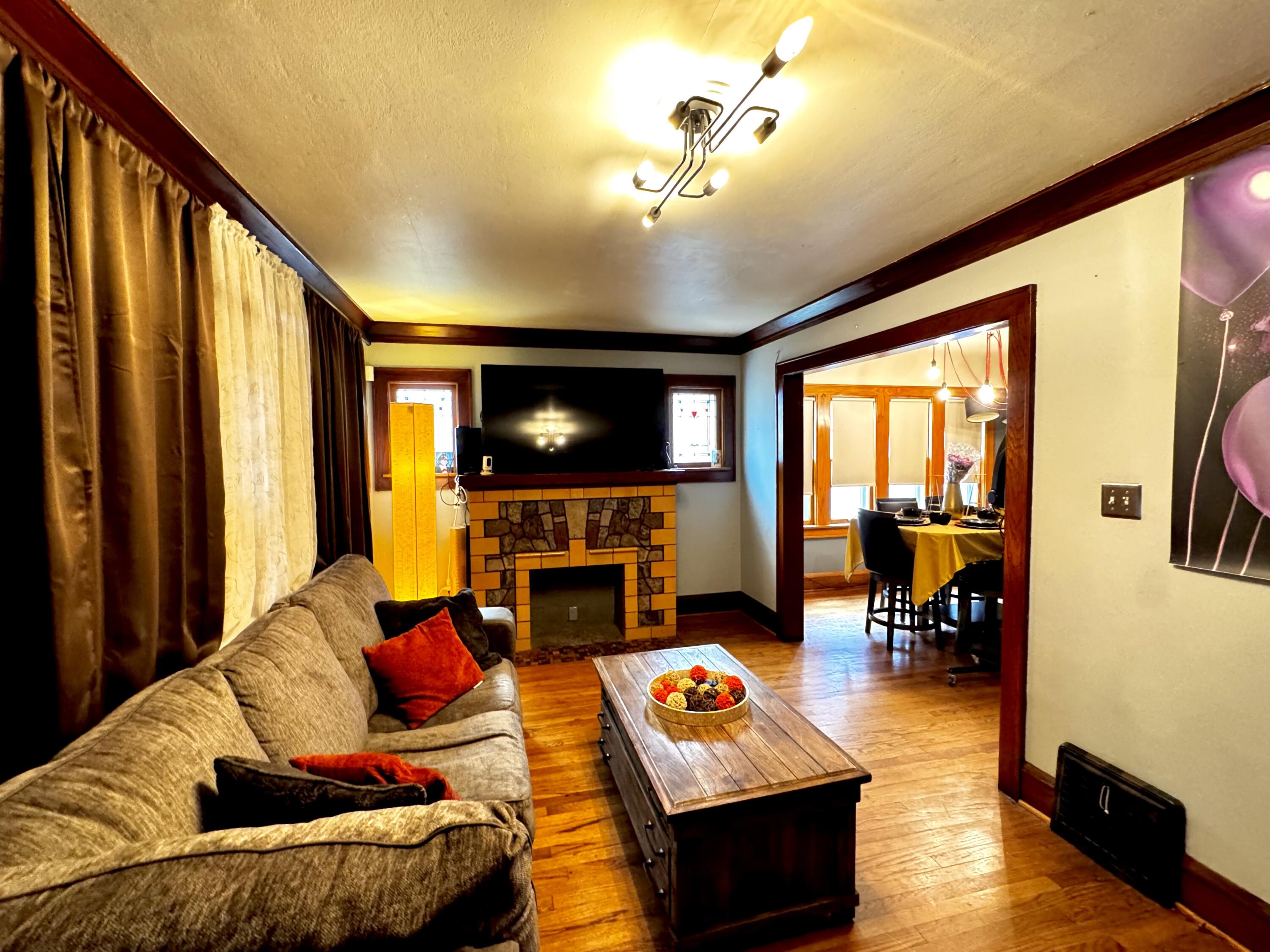 225 South 77th Street Milwaukee, WI 53214 - Photo 4 of 32 Living room
