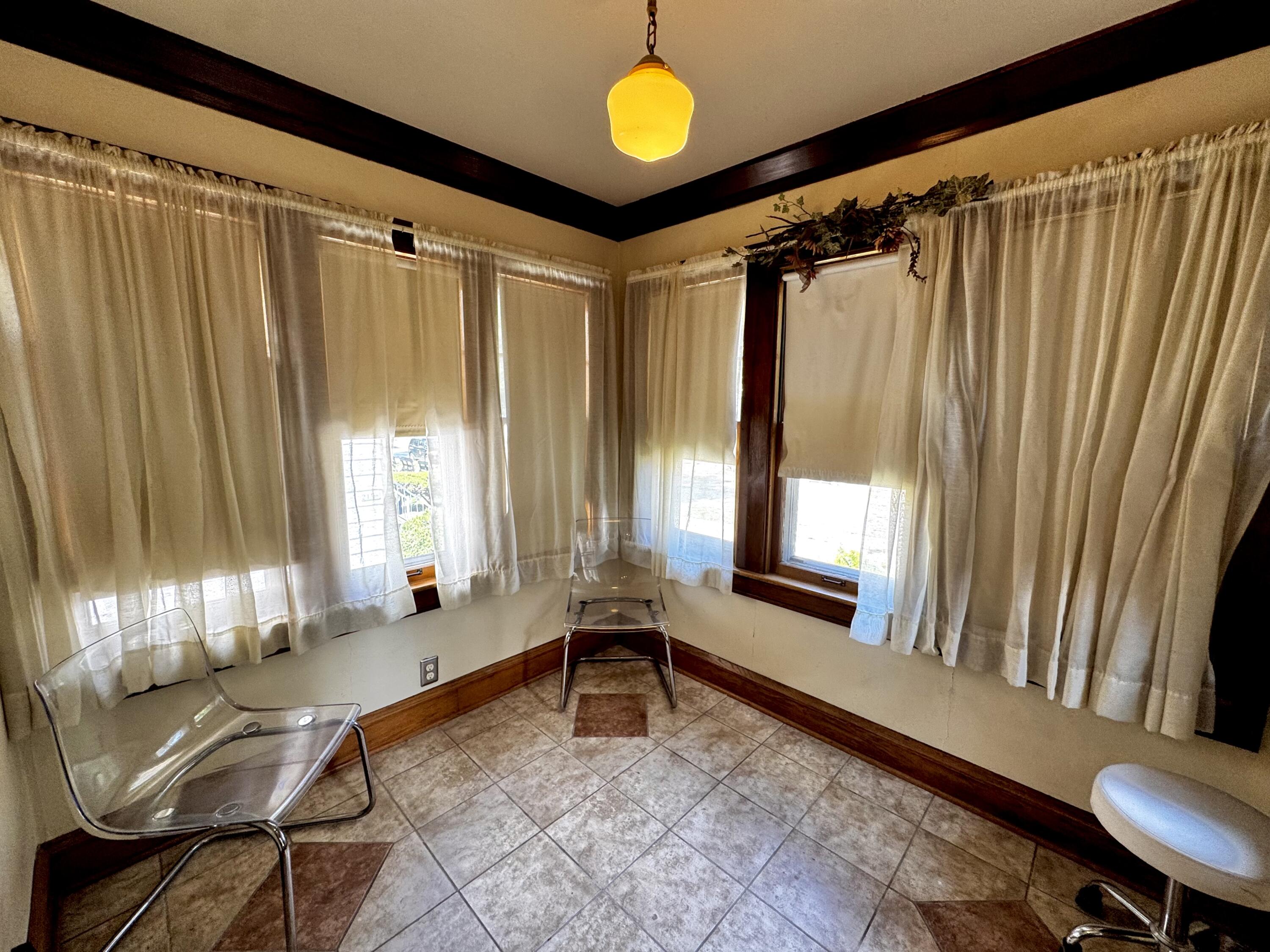 225 South 77th Street Milwaukee, WI 53214 - Photo 8 of 32 Front sunroom