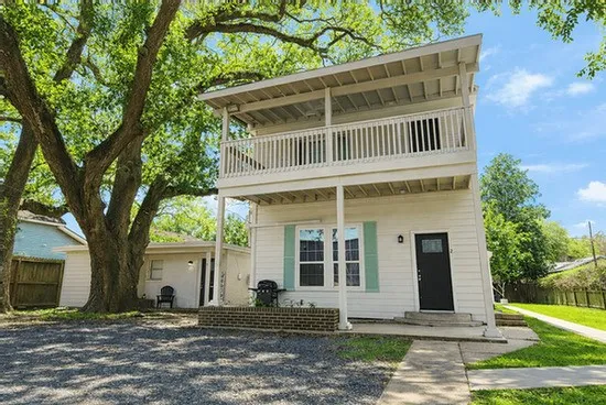 $1,000 | 511 West Cleveland Street, Unit 1, Alvin, TX 77511