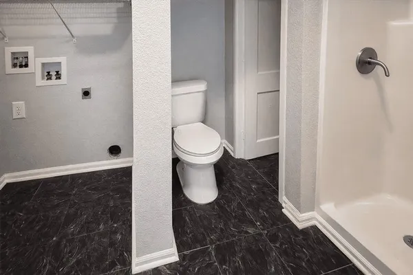 $1,000 | 511 West Cleveland Street, Unit 1, Alvin, TX 77511