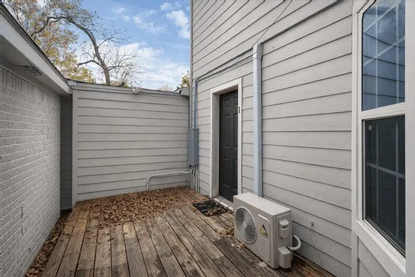 $1,000 | 511 West Cleveland Street, Unit 1, Alvin, TX 77511