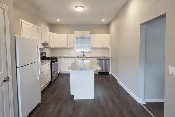 $1,000 | 511 West Cleveland Street, Unit 1, Alvin, TX 77511