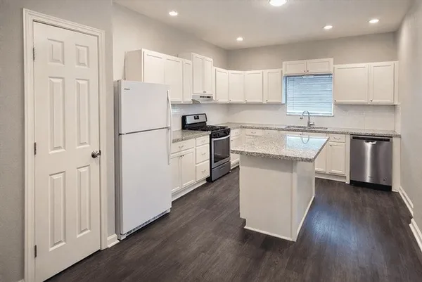 $1,000 | 511 West Cleveland Street, Unit 1, Alvin, TX 77511