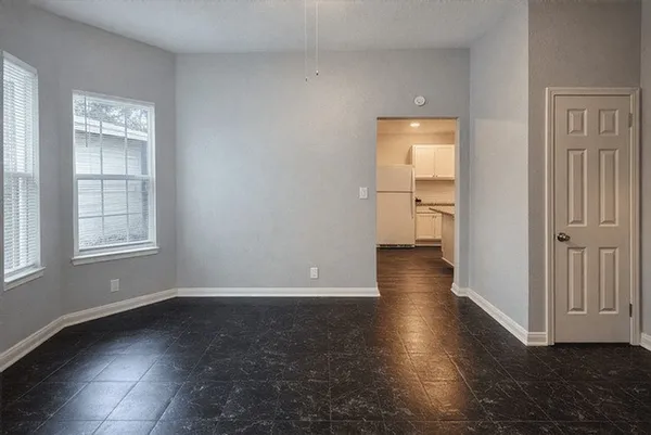 $1,000 | 511 West Cleveland Street, Unit 1, Alvin, TX 77511