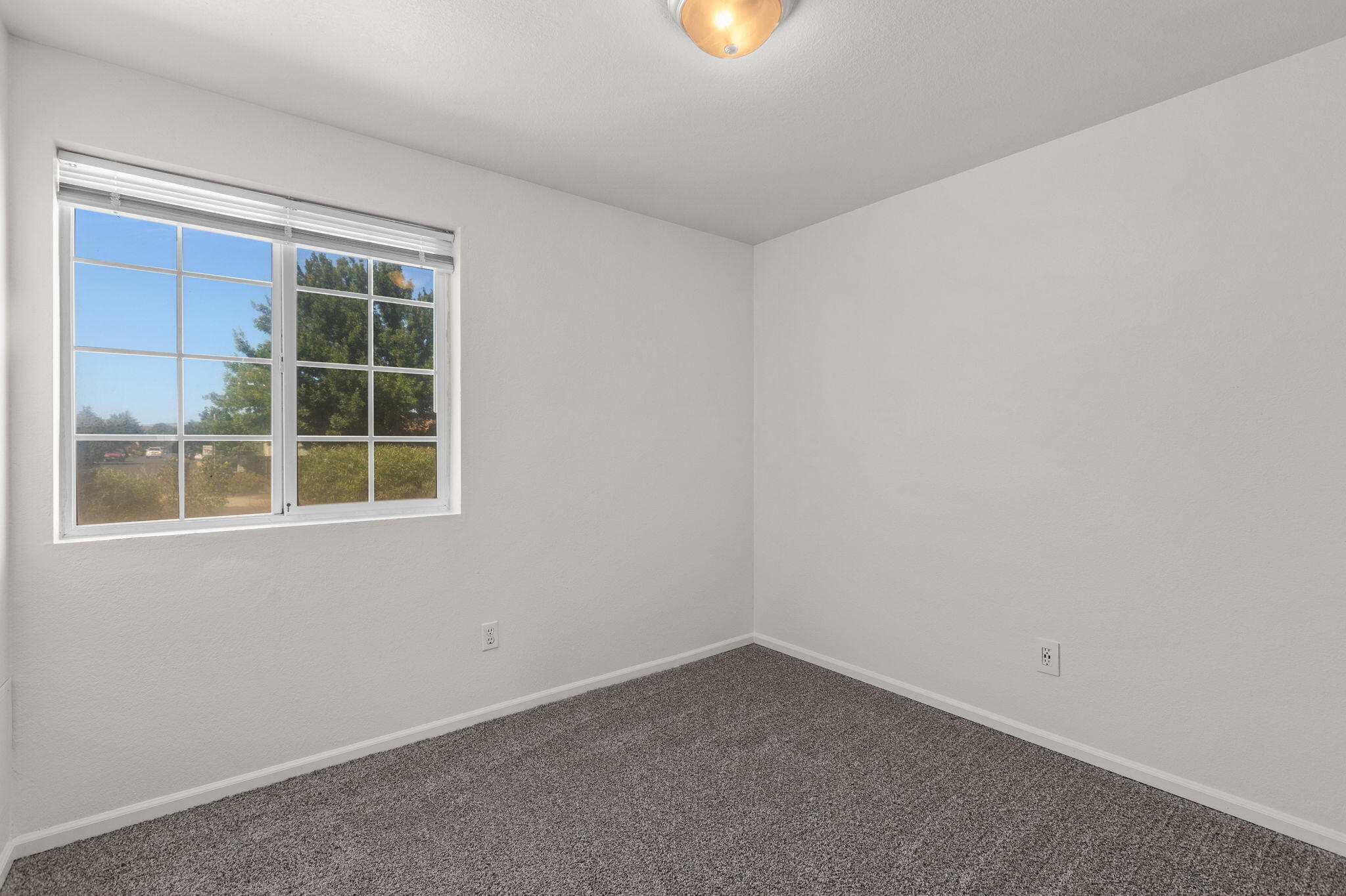 1208 Southwest 28th Street Redmond, OR 97756 - Photo 11 of 16 2024_08_26_1208_sw_28th_St_rdm-16