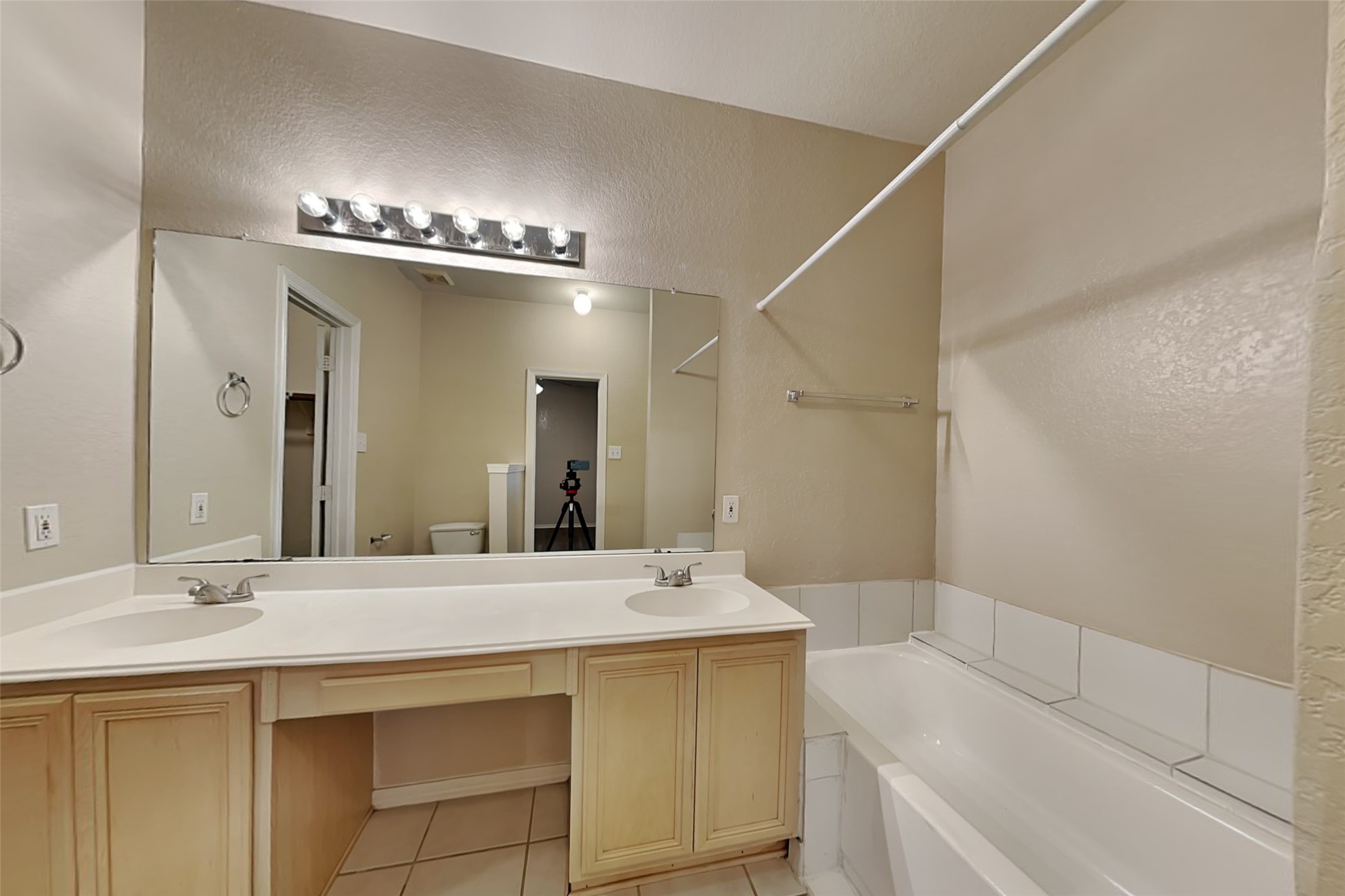 285 Mesa View Conroe, TX 77316 - Photo 10 of 16