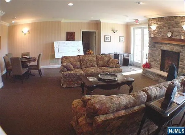 $2,950 | 5 Tenakill Park East, Unit 106, Cresskill, NJ 07626