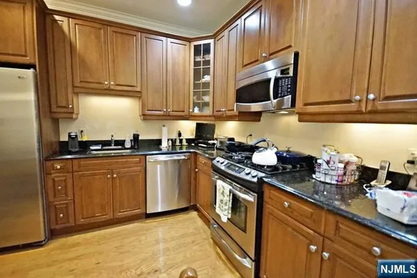 $2,950 | 5 Tenakill Park East, Unit 106, Cresskill, NJ 07626