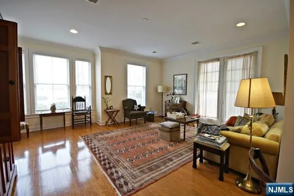 $2,950 | 5 Tenakill Park East, Unit 106, Cresskill, NJ 07626