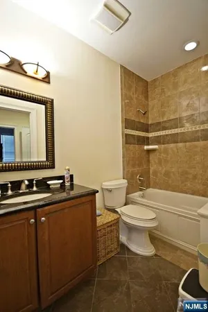 $2,950 | 5 Tenakill Park East, Unit 106, Cresskill, NJ 07626