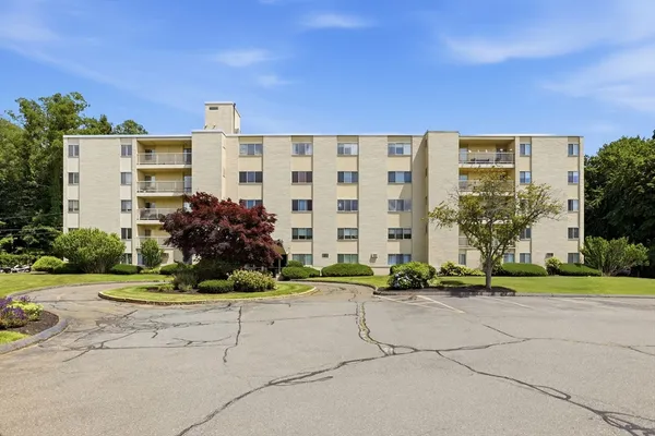 $399,000 | 300 Park Terrace Drive, Unit 358, Stoneham, MA 02180