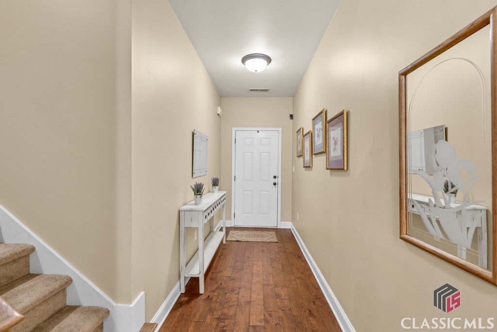 1102 Blackstone Way Atlanta, GA 30339 - Photo 7 of 43 Foyer