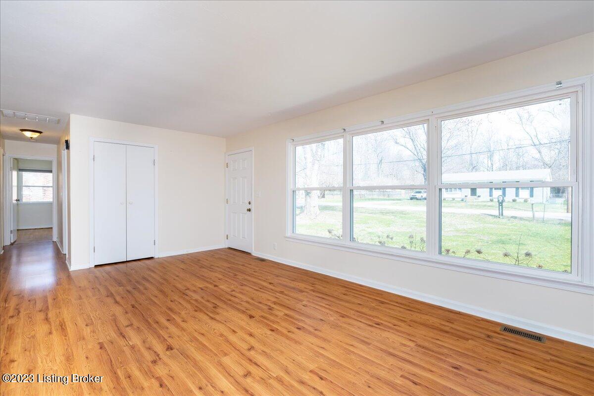 7402 Cardinal Road Crestwood, KY 40014 - Photo 7 of 29 Living Room