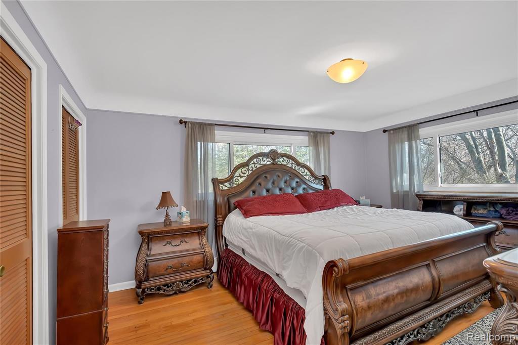 2403 East Square Lake Road Troy, MI 48085 - Photo 20 of 29