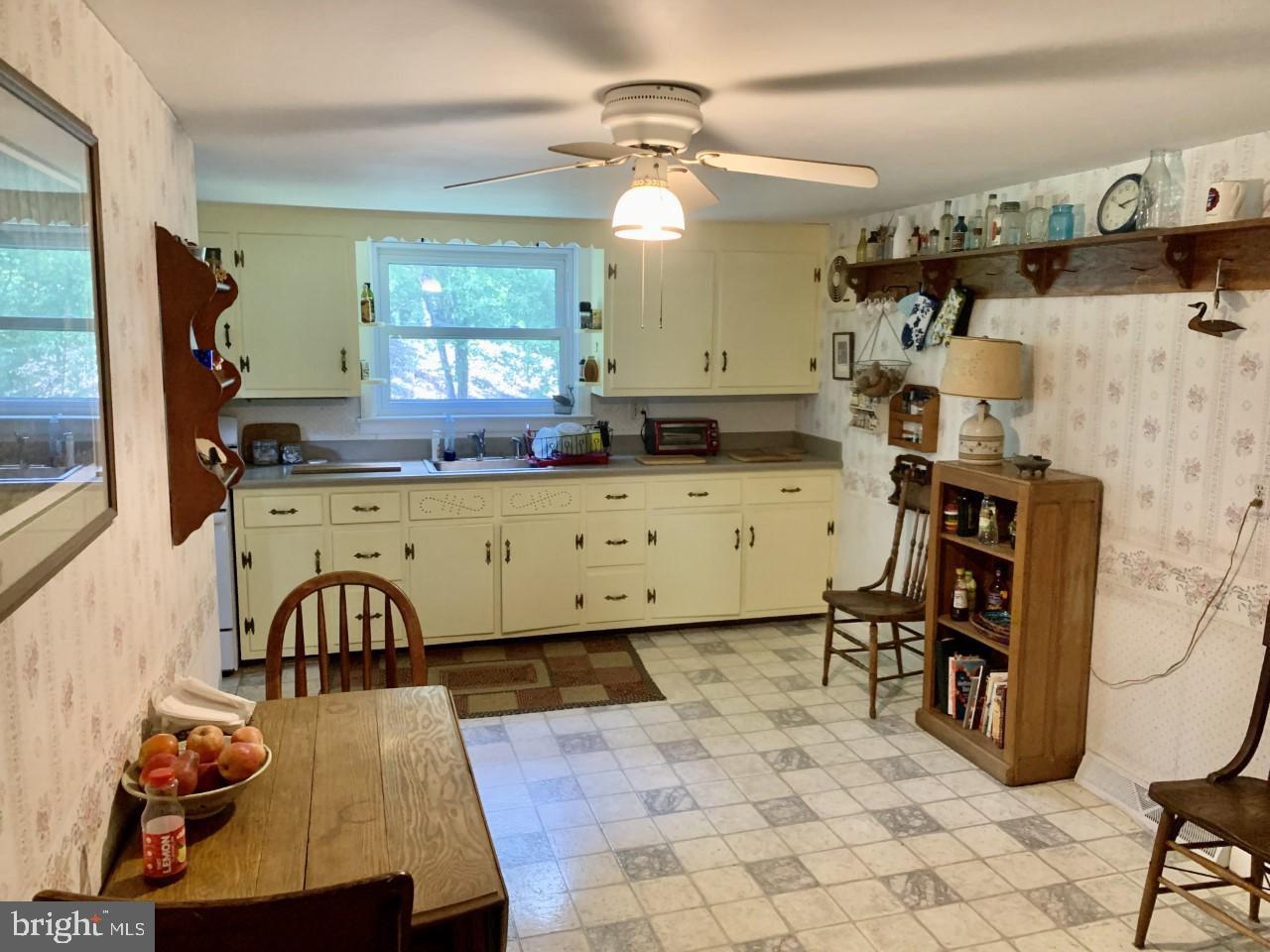 117 Old State Road Gardners, PA 17324 - Photo 11 of 63 Spacious, Eat-in Country Kitchen.