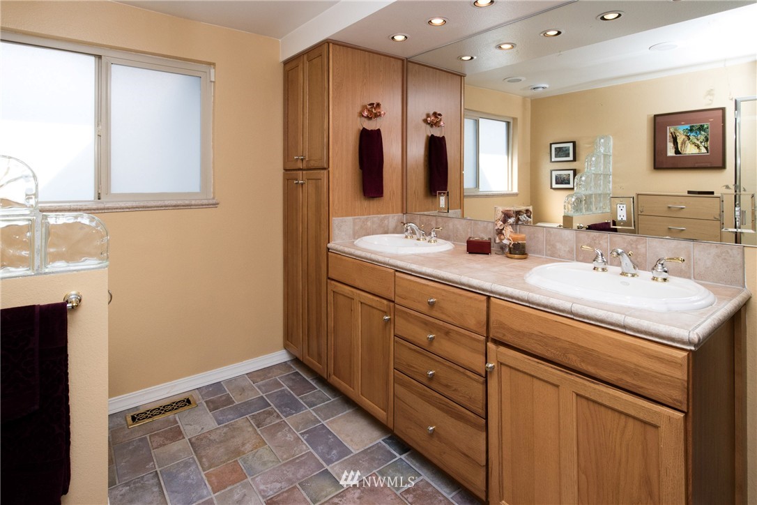 4227 South 252nd Street Kent, WA 98032 - Photo 17 of 24 Gallery Image 17