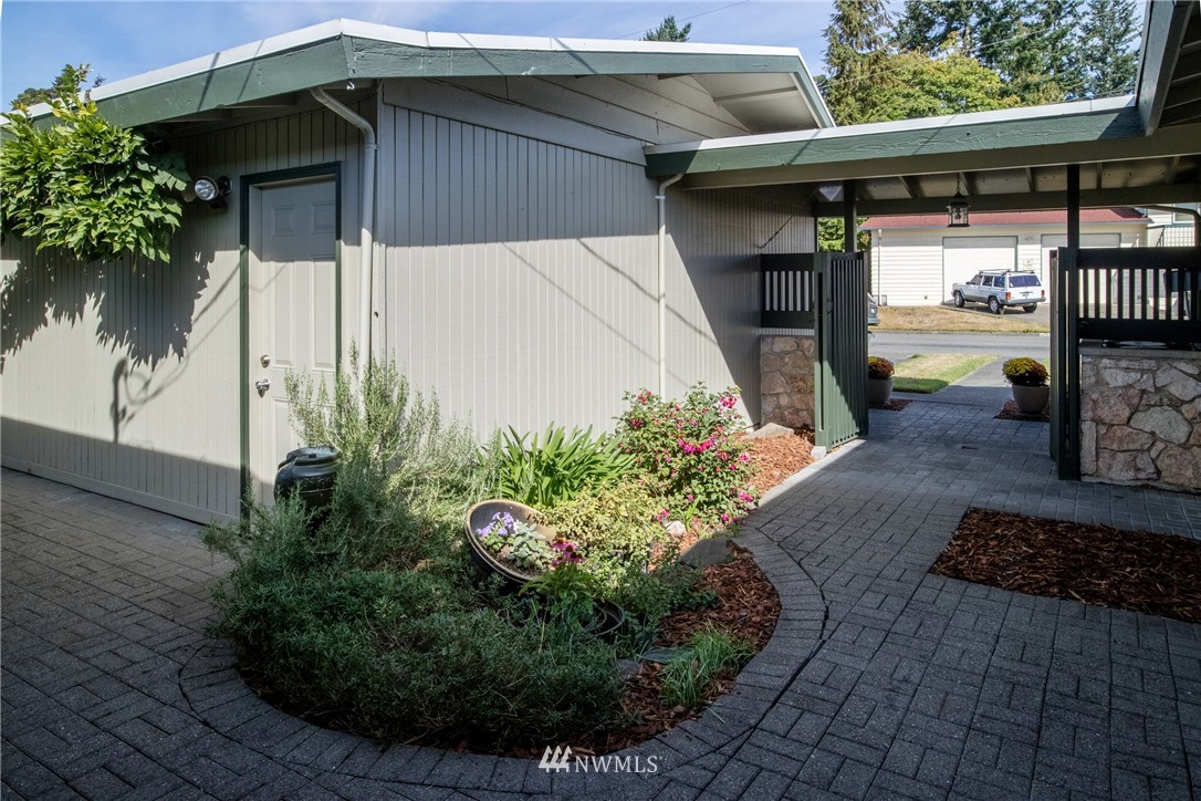4227 South 252nd Street Kent, WA 98032 - Photo 4 of 24 Gallery Image 4