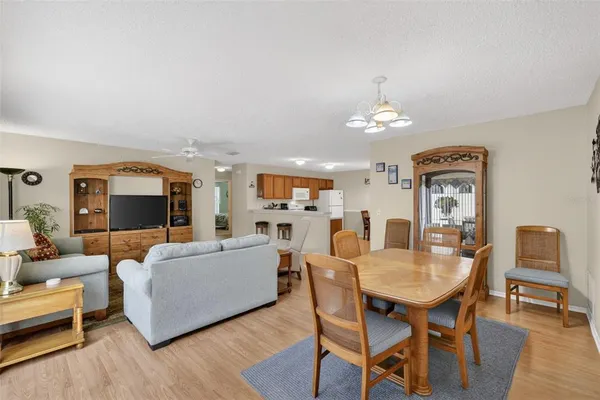 $284,900 | 1460 Crestwood Lane, The Villages, FL 32162