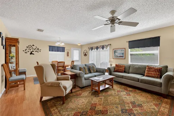 $284,900 | 1460 Crestwood Lane, The Villages, FL 32162