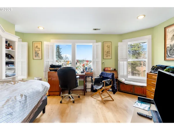 $925,000 | 715 Sherman Avenue, Hood River, OR 97031