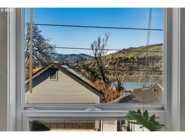 $925,000 | 715 Sherman Avenue, Hood River, OR 97031