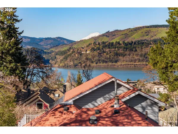 $925,000 | 715 Sherman Avenue, Hood River, OR 97031
