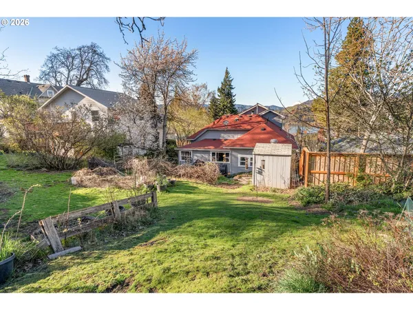 $925,000 | 715 Sherman Avenue, Hood River, OR 97031