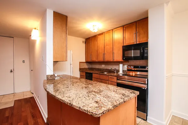 $3,250 | 1339 North Dearborn Street, Unit 4A, Chicago, IL 60610