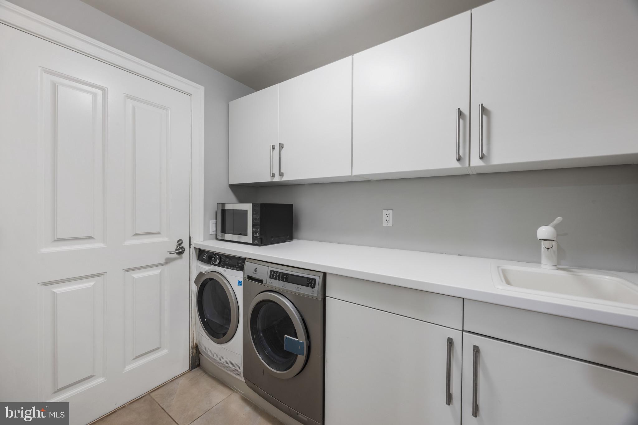 801 Key Highway, Unit 323 Baltimore, MD 21230 - Photo 41 of 56 a view of a kitchen with sink washer and dryer
