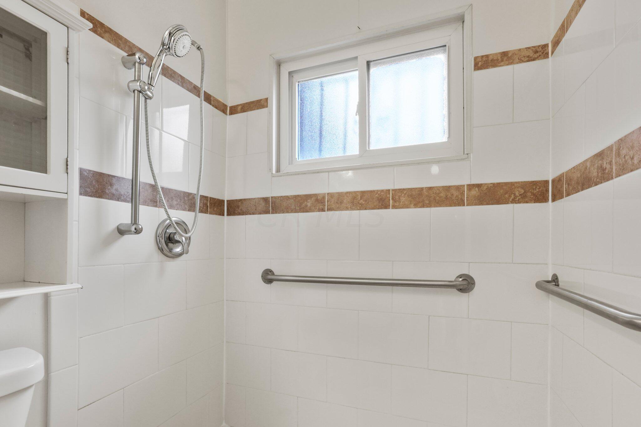 1493 Watkins Road Columbus, OH 43207 - Photo 18 of 21 Shower