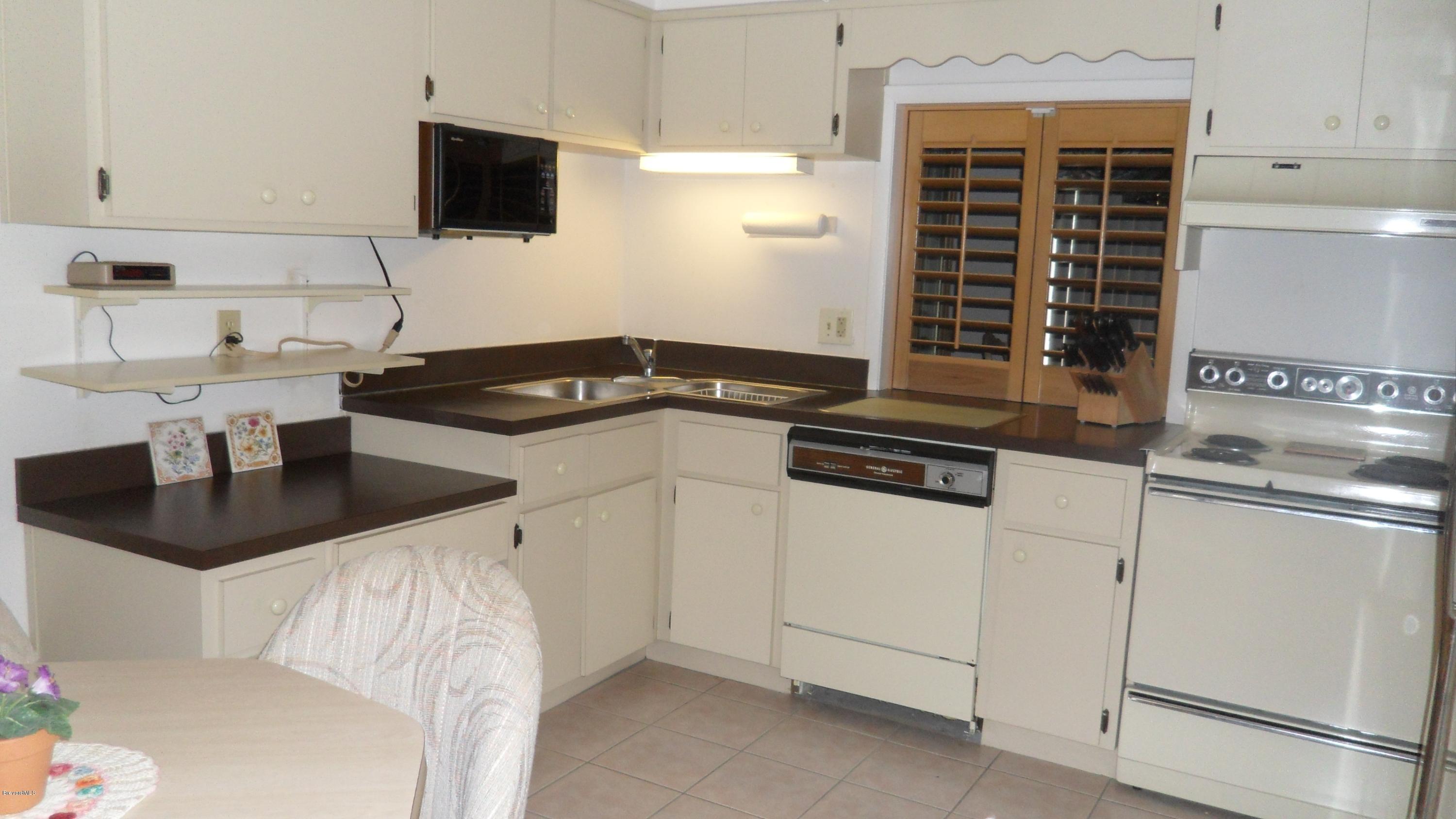 407 Myrtlewood Road Melbourne, FL 32940 - Photo 3 of 31 Kitchen with Pass through to Dining Room
