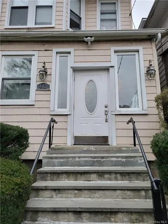 $2,500 | 412 Warburton Avenue, Unit 3, Yonkers, NY 10701