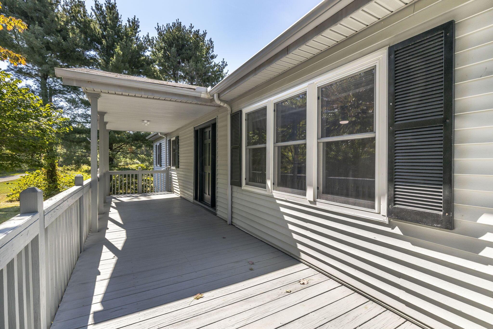 22195 Cliff Road Rockbridge, OH 43149 - Photo 7 of 66 Front Porch - 22195 Cliff Road, Rockbridge, OH 43149