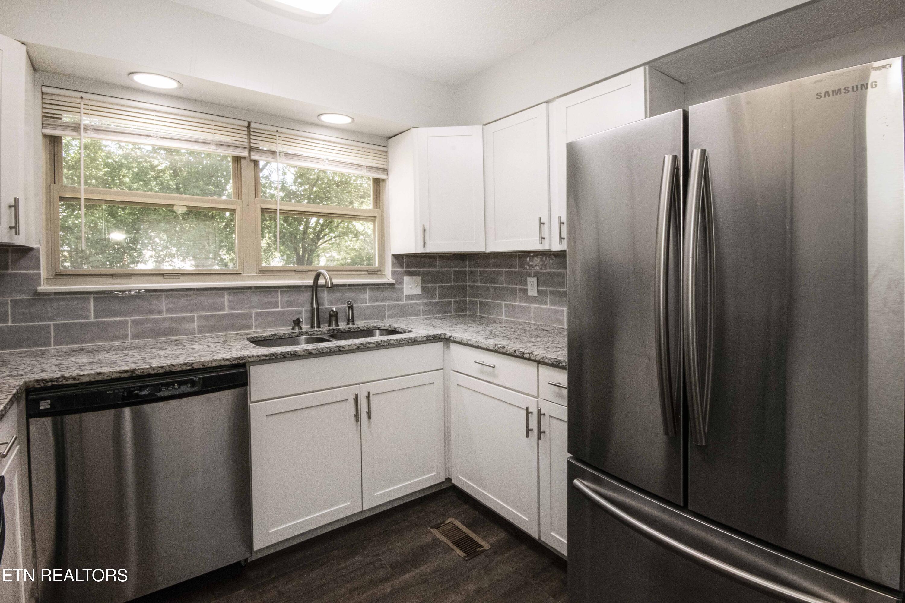 9014 Colchester Ridge Road Knoxville, TN 37922 - Photo 13 of 48 Kitchen