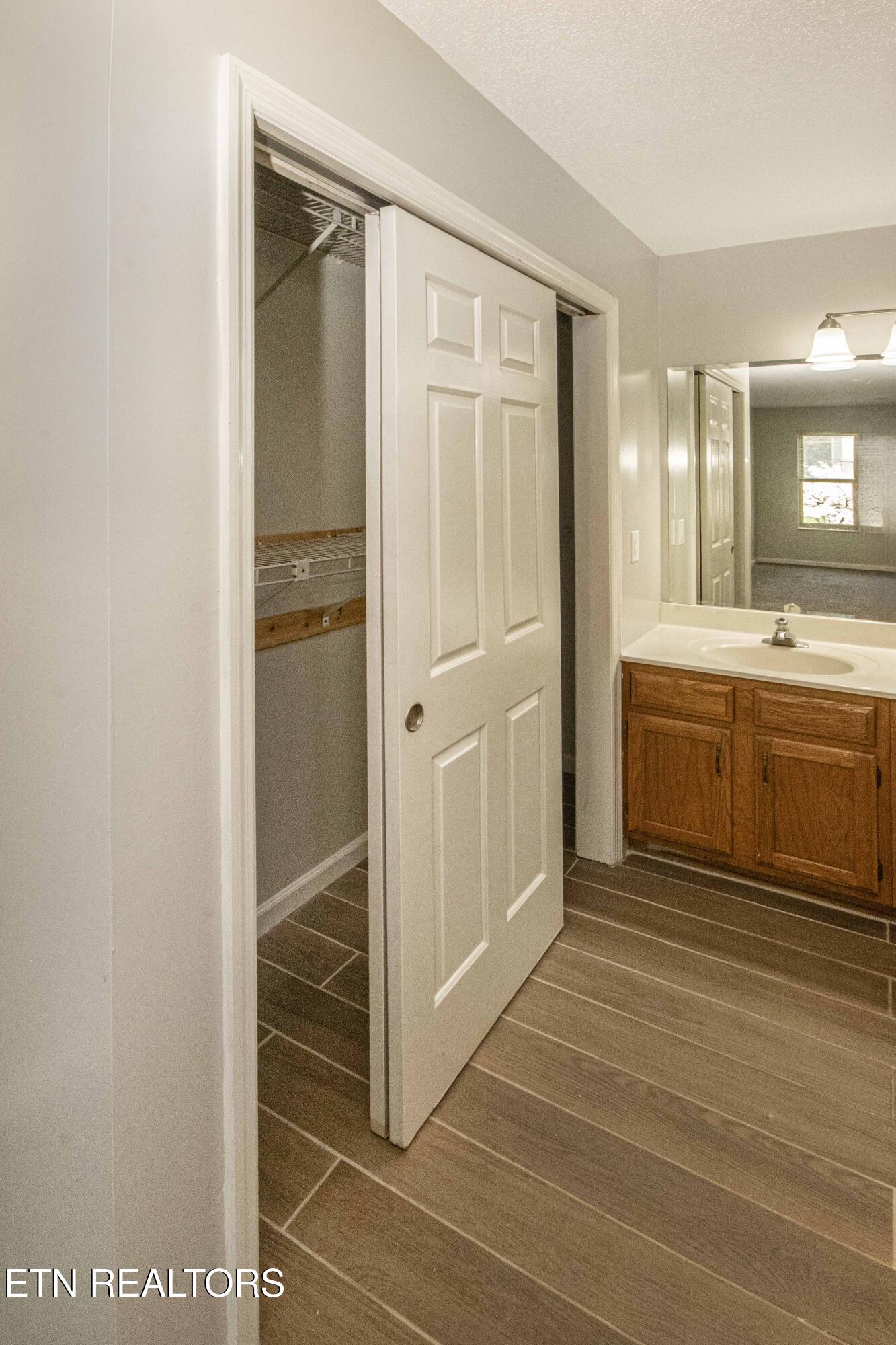 9014 Colchester Ridge Road Knoxville, TN 37922 - Photo 26 of 48 Primary suite bathroom