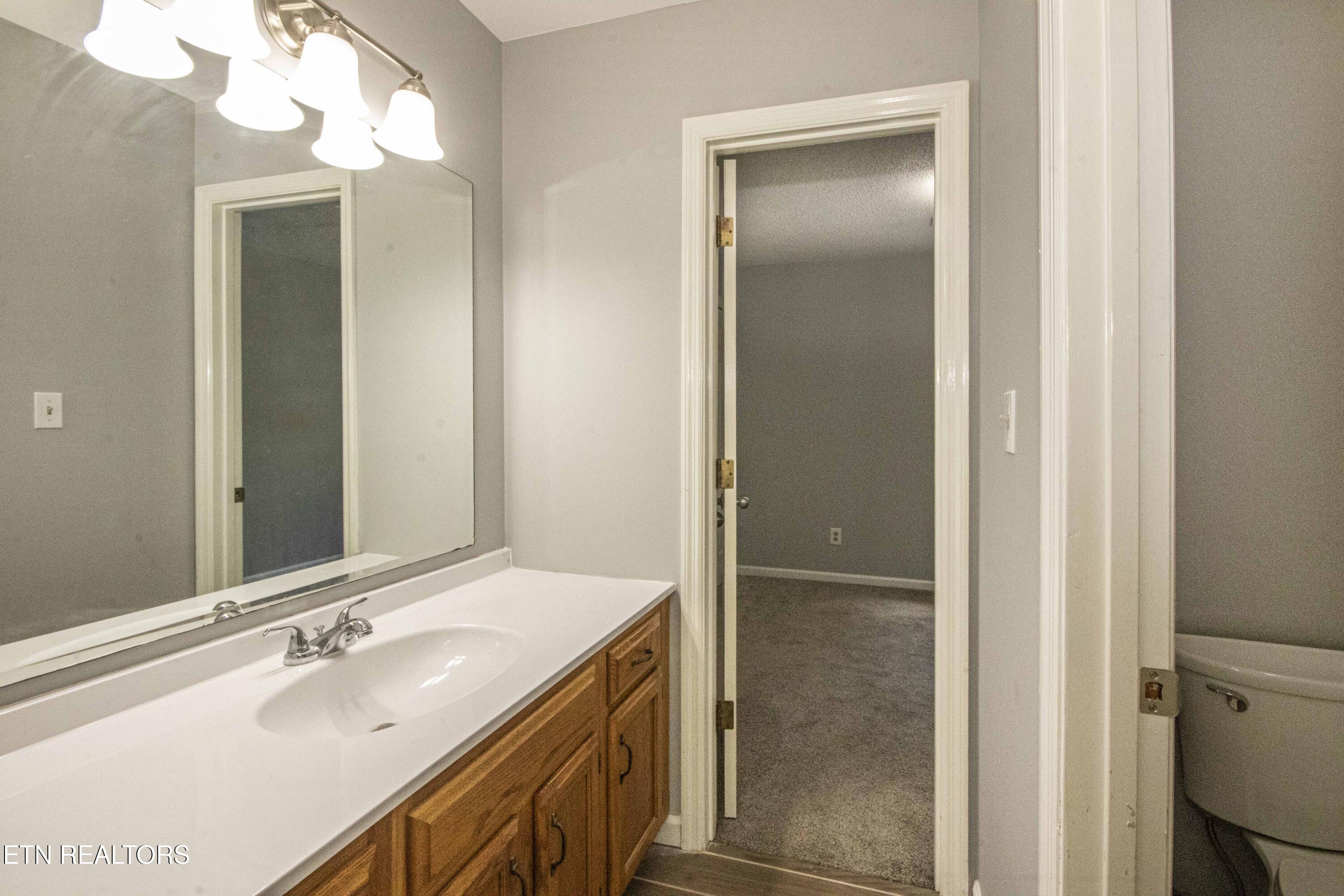 9014 Colchester Ridge Road Knoxville, TN 37922 - Photo 31 of 48 Main bath upstairs