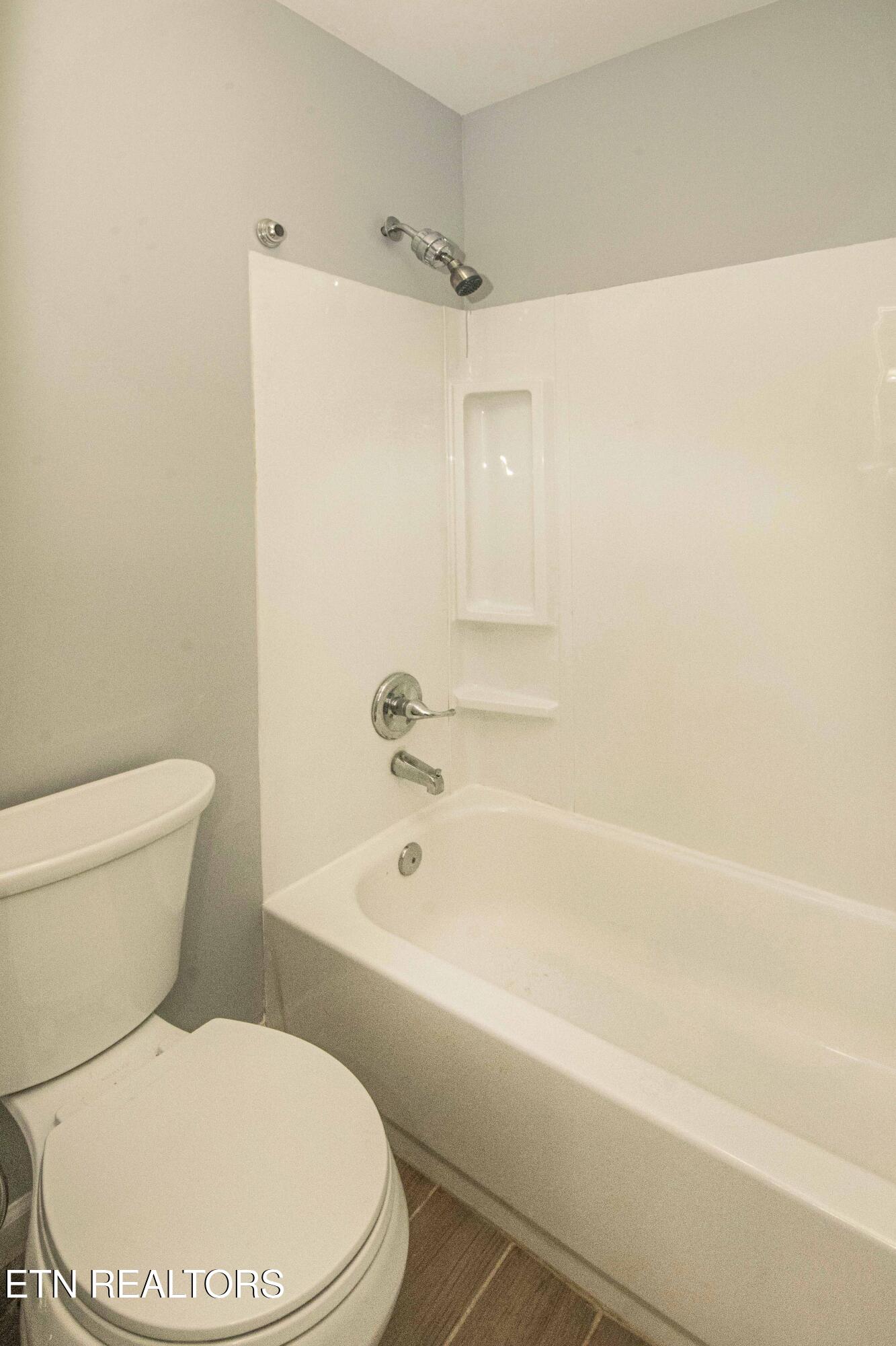 9014 Colchester Ridge Road Knoxville, TN 37922 - Photo 35 of 48 Main bath upstairs