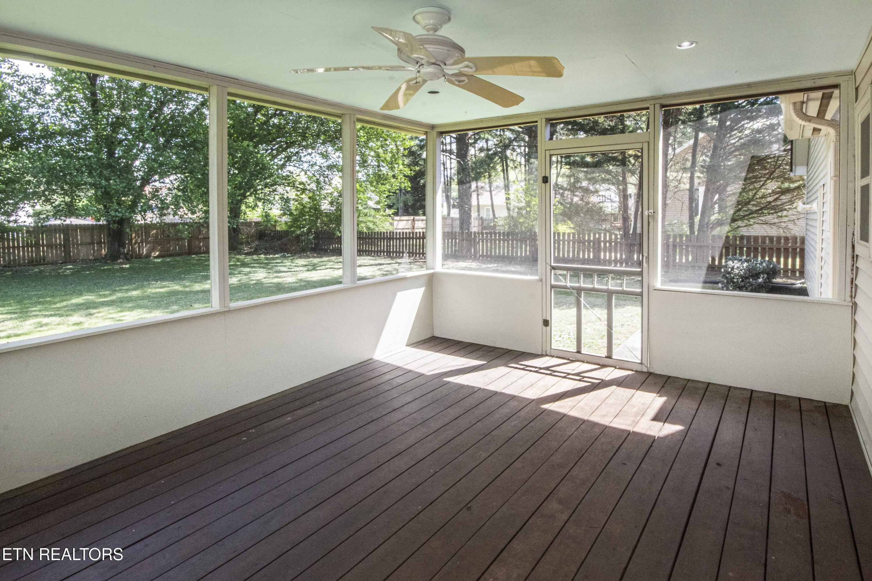 9014 Colchester Ridge Road Knoxville, TN 37922 - Photo 37 of 48 Screened in porch