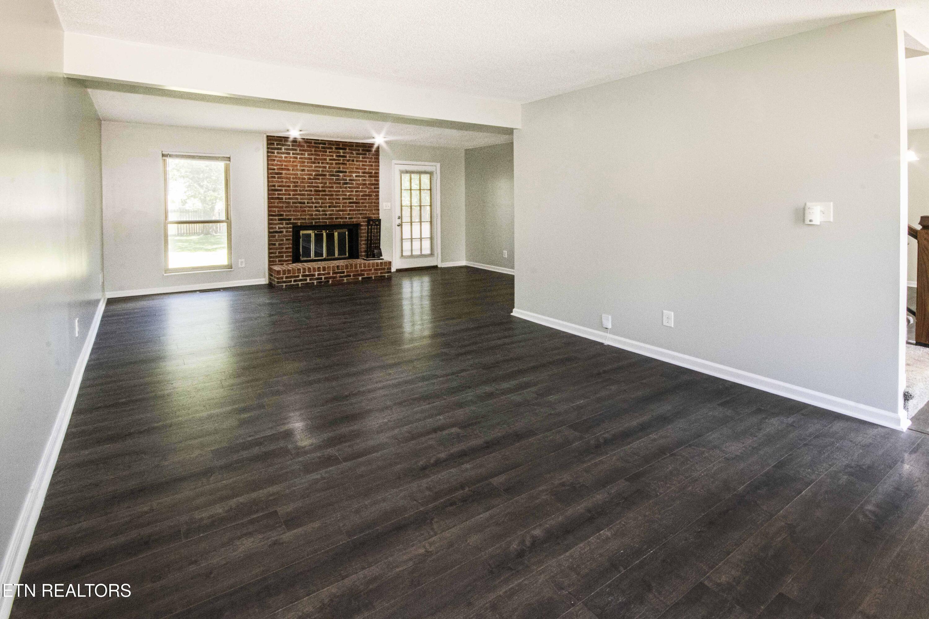 9014 Colchester Ridge Road Knoxville, TN 37922 - Photo 5 of 48 Living/Family Room