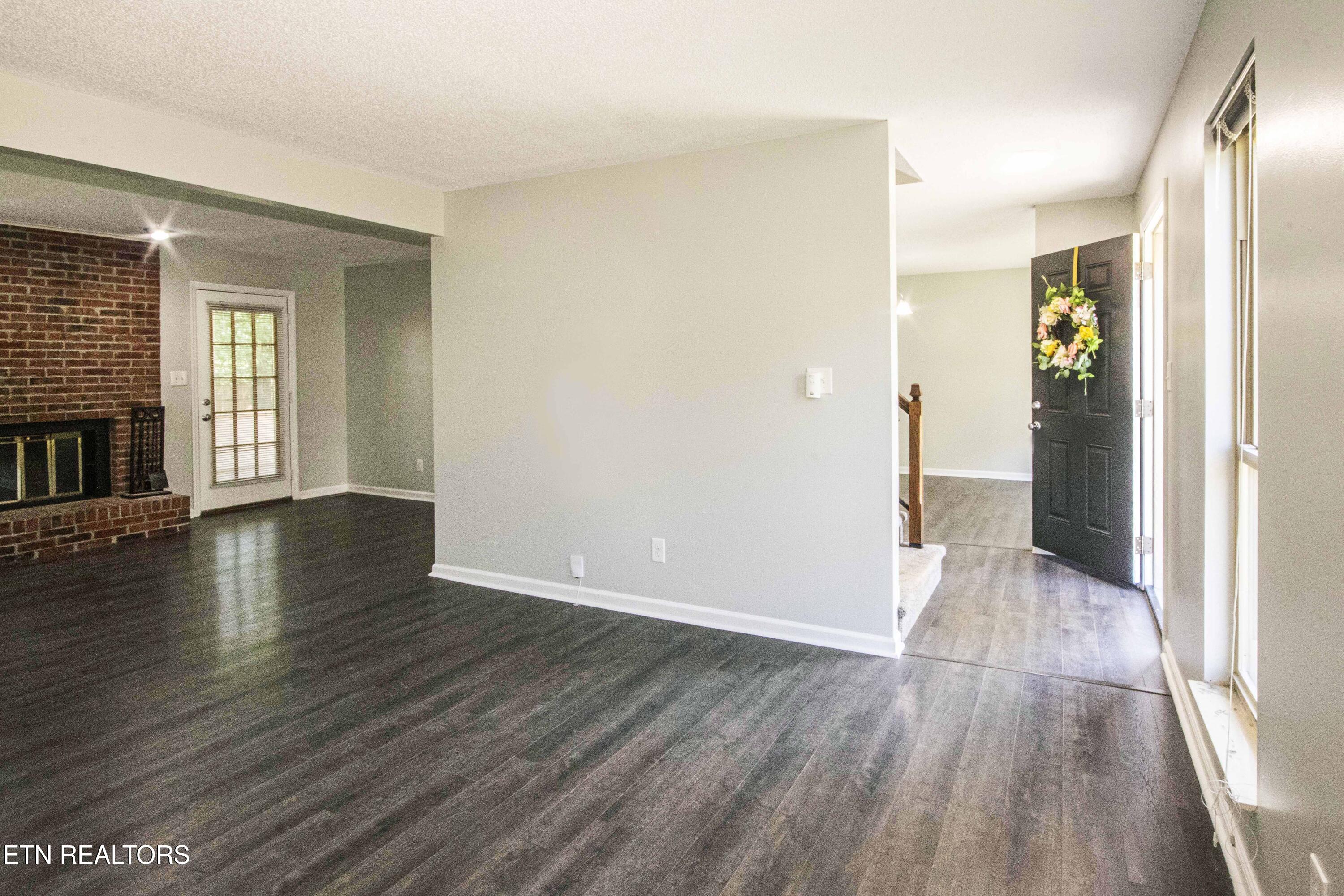 9014 Colchester Ridge Road Knoxville, TN 37922 - Photo 6 of 48 Living Room