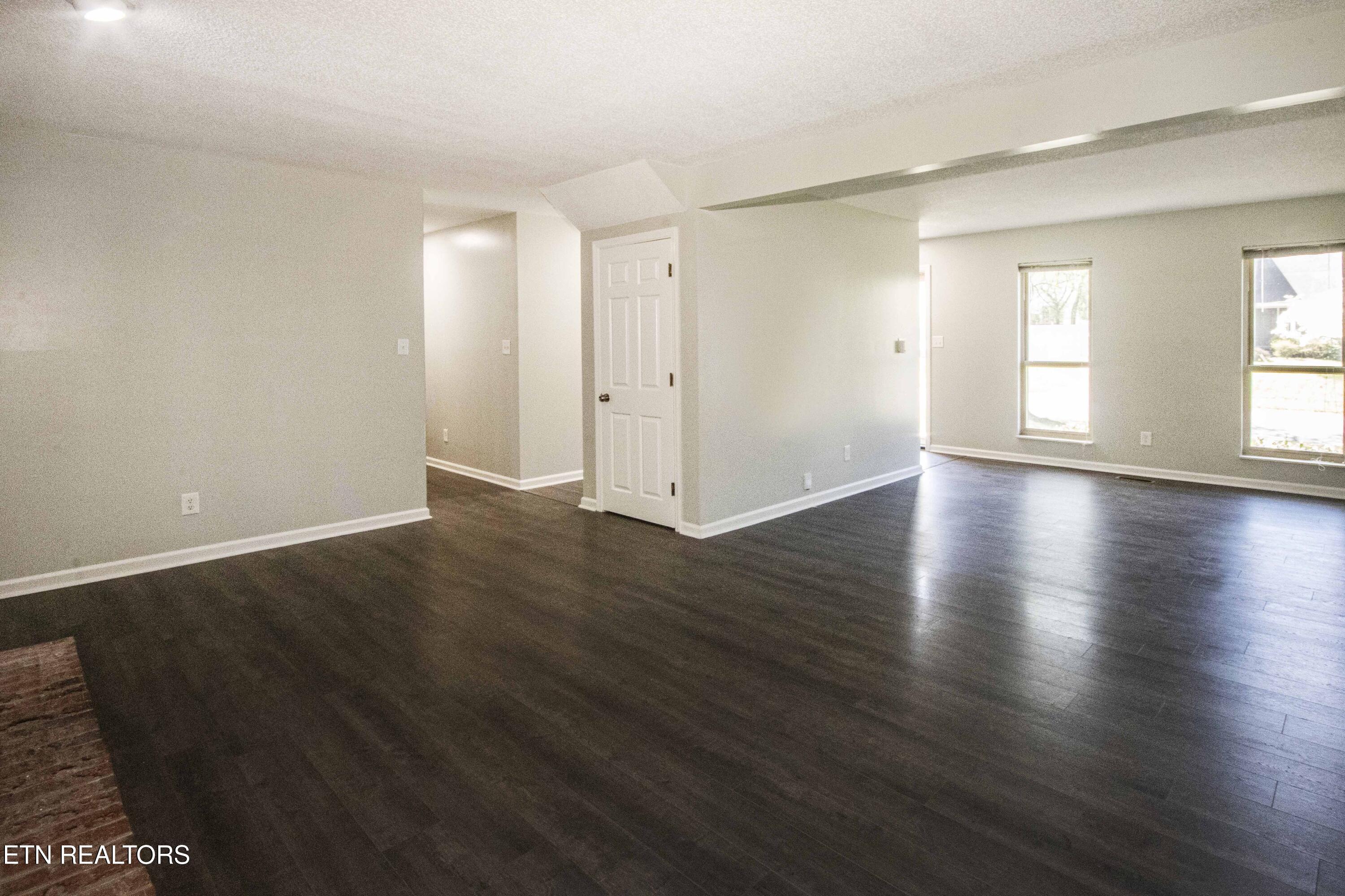 9014 Colchester Ridge Road Knoxville, TN 37922 - Photo 7 of 48 Living room