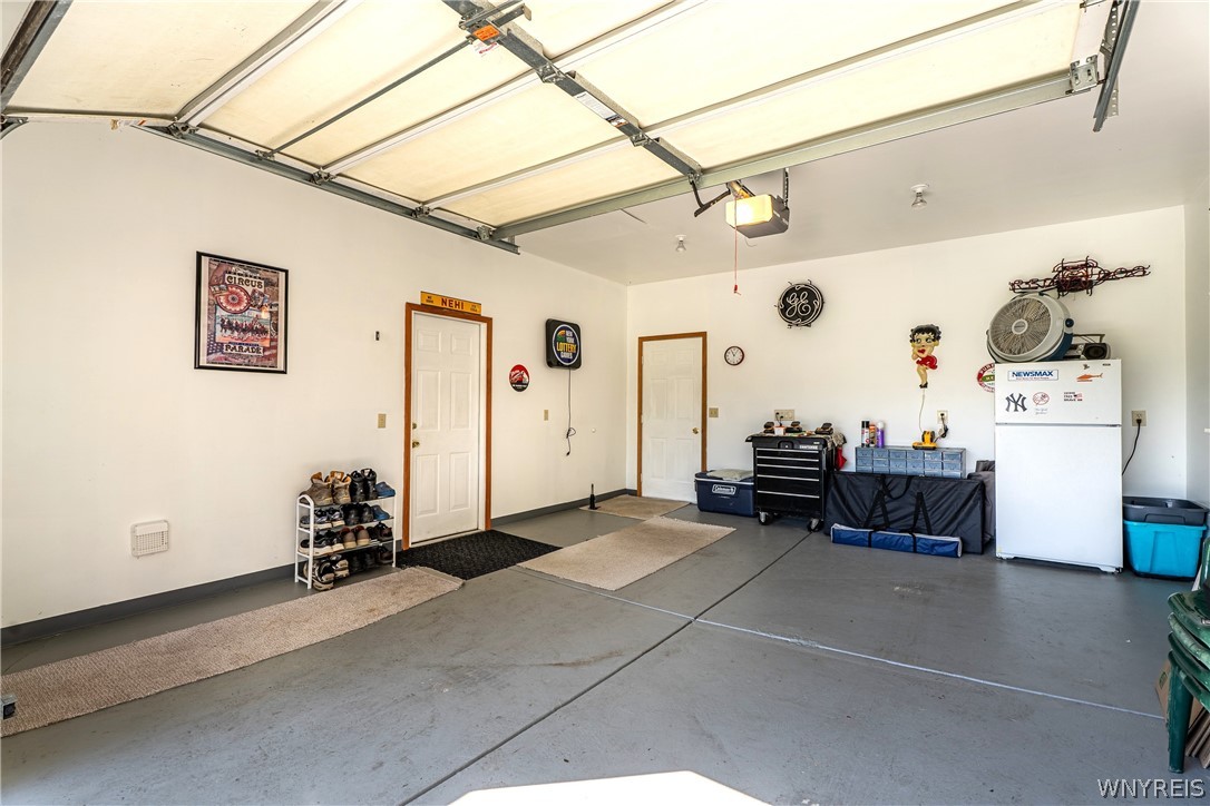 6720 Minnick Road Lockport, NY 14094 - Photo 25 of 33 Finished Garage