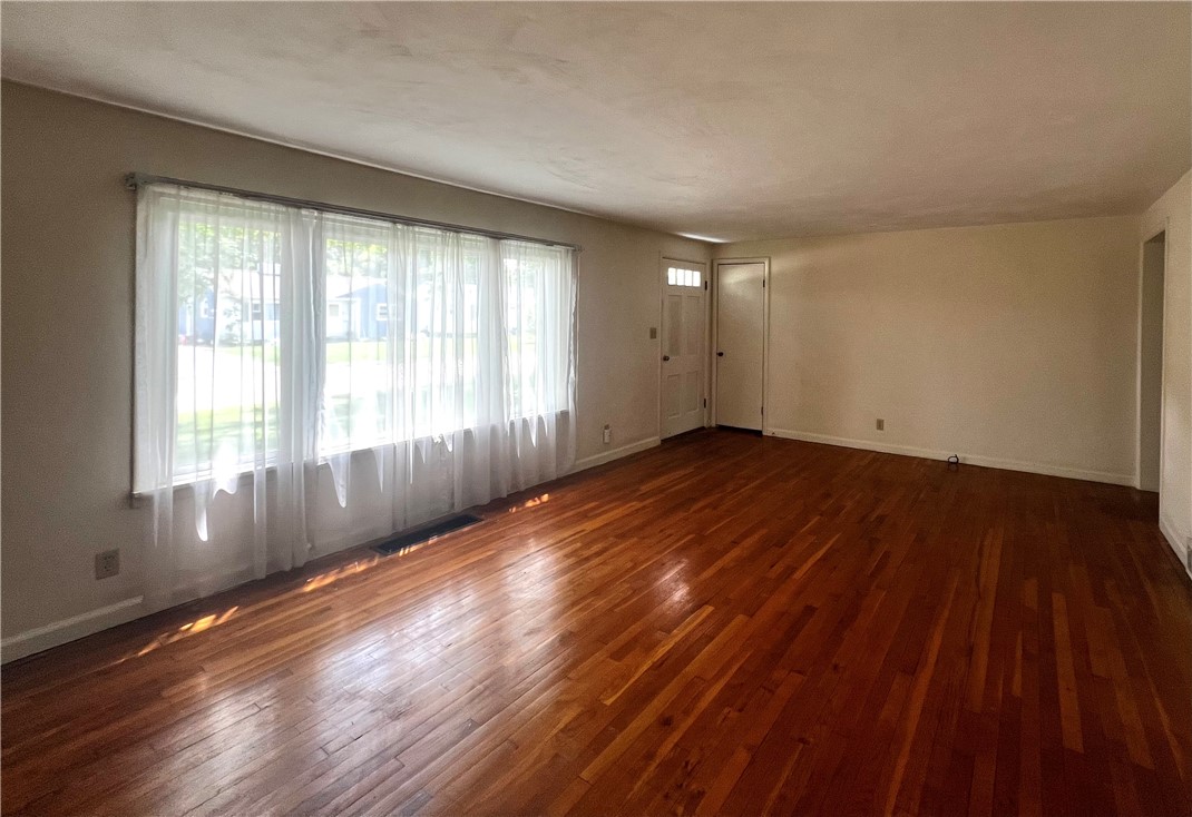 718 Taylor Road Horseheads, NY 14845 - Photo 6 of 46 Large Living Room