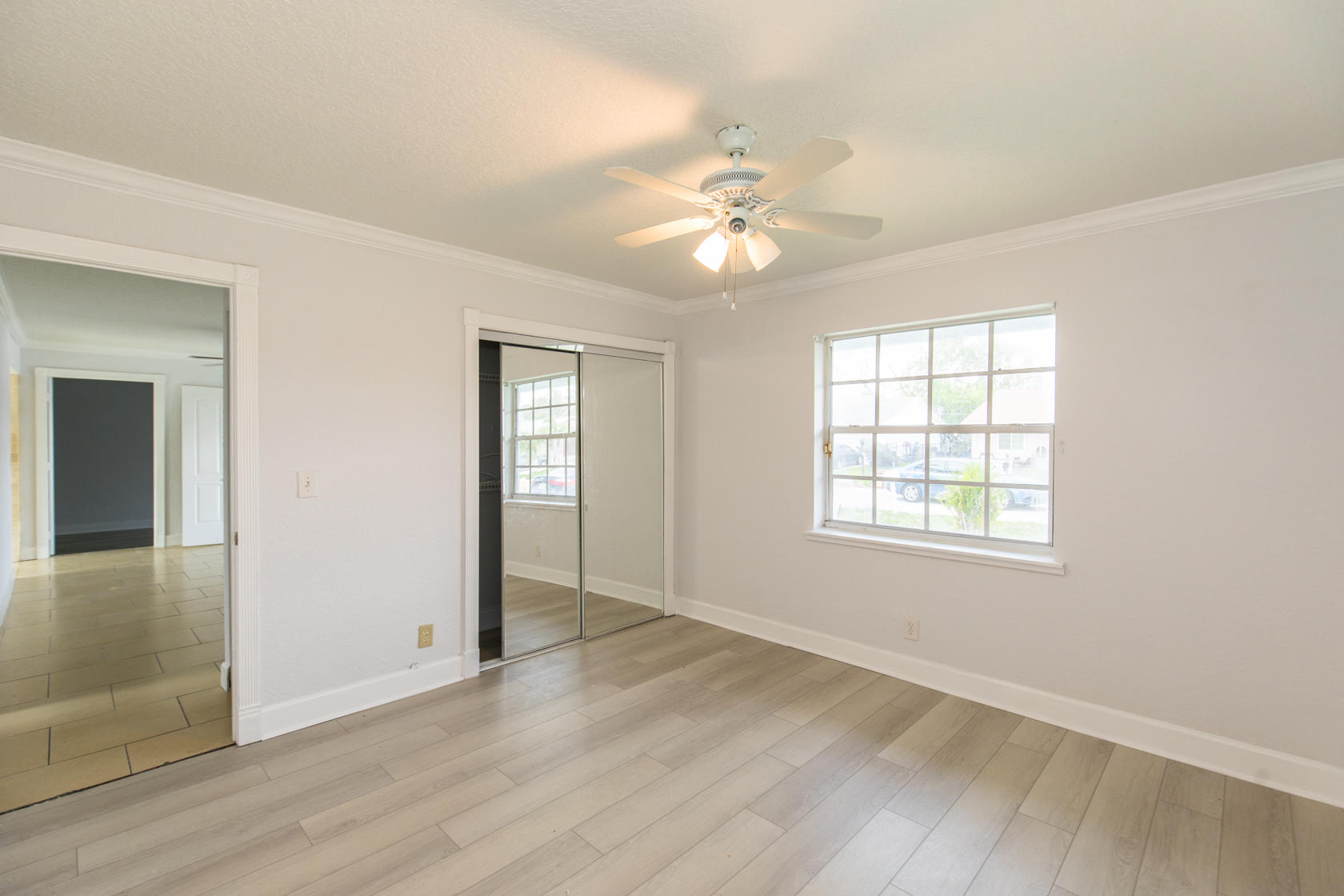 2602 West 28th Street Riviera Beach, FL 33404 - Photo 4 of 23 2602 W 28th St-521