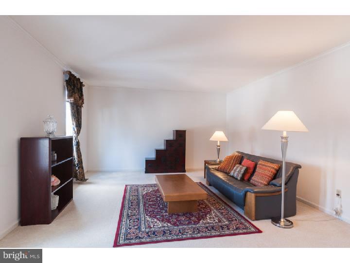 4 Raphael Road Hockessin, DE 19707 - Photo 3 of 25 Living Room