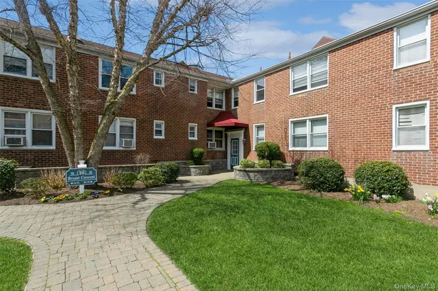 $190,000 | 10 Bryant Gardens, Unit 2L, White Plains, NY 10605